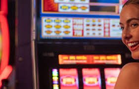 k99 မိုဘိုင်းအက်ပ် မြန်မာ Sportsbook Live Casino ကစားနေသောမြင်ကွင်း